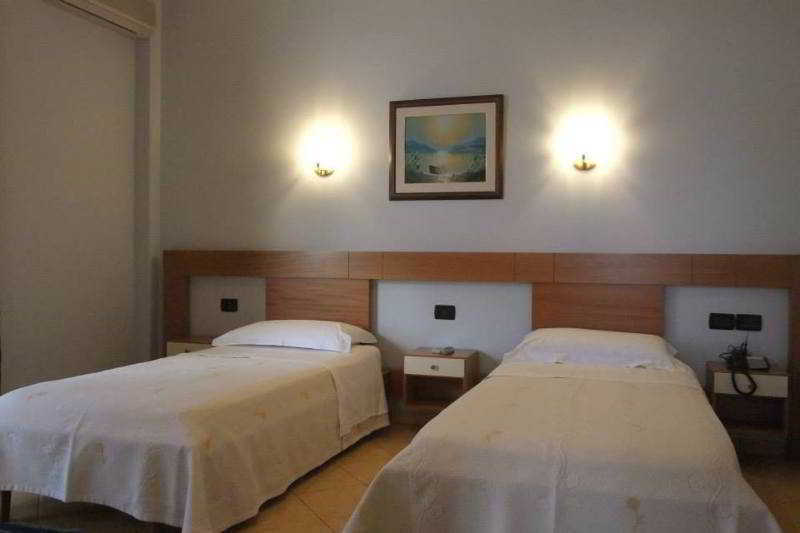 Paradise Beach Hotel Radhimë Eksteriør billede