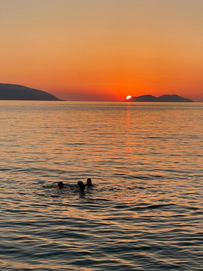 Paradise Beach Hotel Radhimë Eksteriør billede