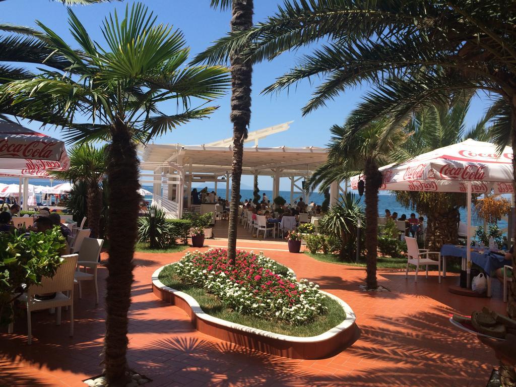 Paradise Beach Hotel Radhimë Eksteriør billede