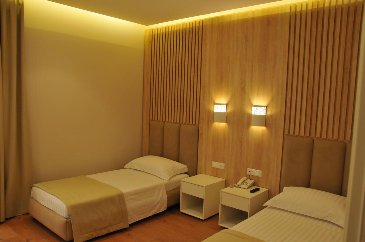 Paradise Beach Hotel Radhimë Eksteriør billede